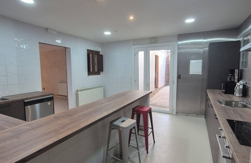 Alesanco House | Casa Rural Las Bengoas in Rioja by vineyards – 9 rooms Sleeps 30 with Bar & BBQ