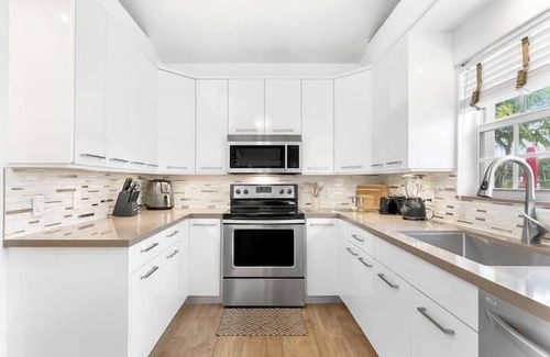 Garden Isles House | Casa Serenity waterfront W/heated Pool- 3br 2 bth!