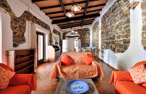 Dorgali House | Casa sul Lago with Private Pool, Lake & Mountain View and Garden