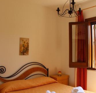 Custonaci House | Casa Vacanze Libeccio - Villetta con giardino e piscina condominiale