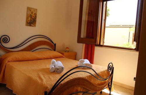 Custonaci House | Casa Vacanze Libeccio - Villetta con giardino e piscina condominiale