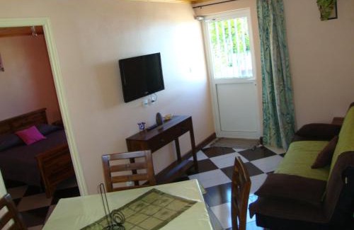 Cilaos Apartment | CASAMELIAS "casappart 1"