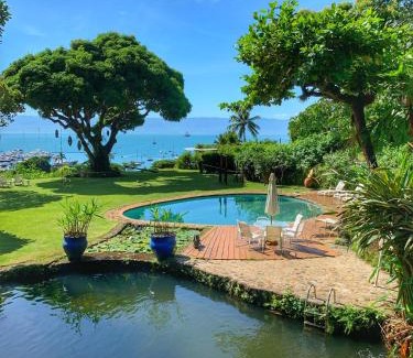 Ilhabela Historical Center House | Casas D’Água Doce - Casa da Árvore