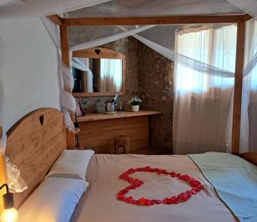 Naves Hostel | Cases Altes de Posada