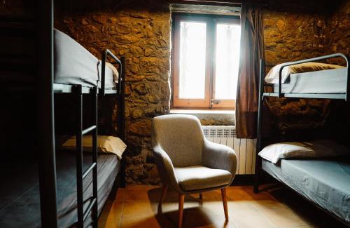 Naves Hostel | Cases Altes de Posada