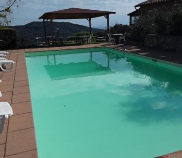 Nibbiaia Apartment | Casolare con piscina 2