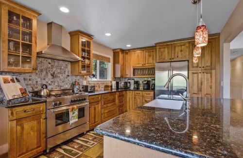 Sebastopol House | Castle Inspired Home With Amazing Vineyard Views - Hot Tub - Pool Table