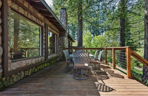 Sebastopol House | Castle Inspired Home With Amazing Vineyard Views - Hot Tub - Pool Table