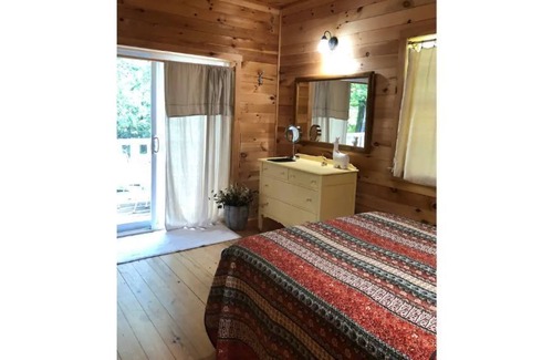 Franklin Cabin | Castle Mountain Cottage