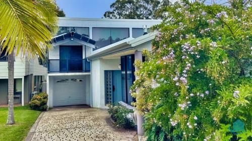 Yarrawonga Park House | Casuarina Waters