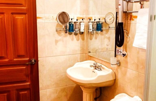 Quito Historic Center Hotel | Catedral Internacional