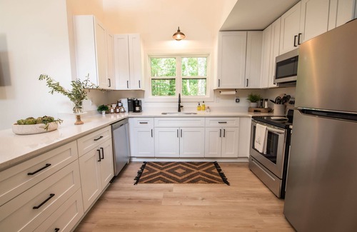 Monteagle House | Caverns,Sewanee,Waterfalls, Hike: Tiny Basecamp