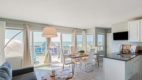 Cayucos House | Cayucos Duo 2 Bungalows w Views Lounge Space Pet Friendly