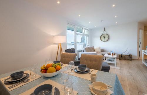 Heiligenhafen Apartment | CBlue: Küstenzauber barrierefrei mit Balkon