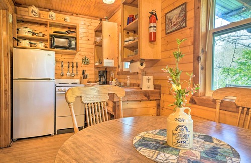 Davis Cottage | 'cedar Falls Cabin 5': 1/2 Mile to Turner Falls