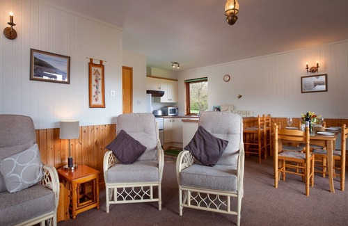 Minehead Cabin | Cedar Lodge - sleeps 4 guests in 2 bedrooms