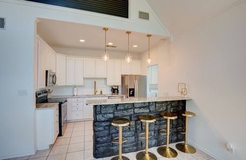 Malakoff House | Cedar Sunsets - Lakefront retreat with Private Pool & Gameroom!