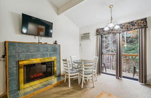 West Bridgewater Hotel | Cedarbrook Queen Suite 109