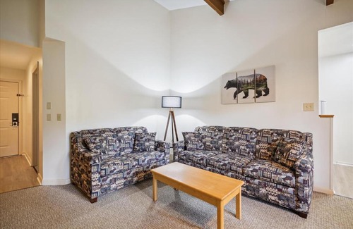 West Bridgewater Hotel | Cedarbrook Queen Suite 202