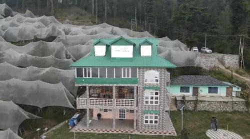 Theog Hotel | CedarNest by Yoshika With Bonfire