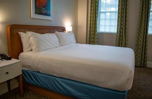 Gulfport Hotel | Centennial Plaza Resort Gulfport