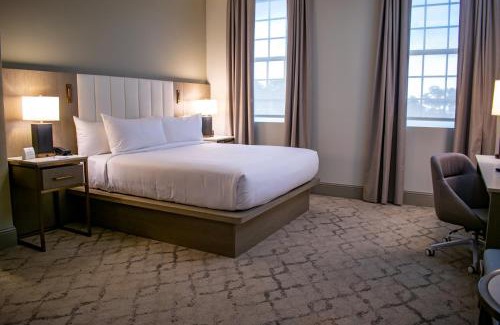 Gulfport Hotel | Centennial Plaza Resort Gulfport