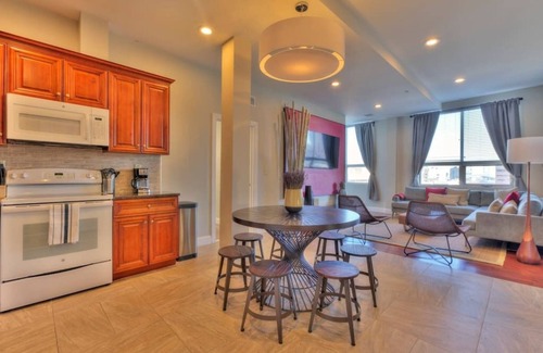 Chinatown Apartment | Center City - Spacious - Hosted By StayRafa