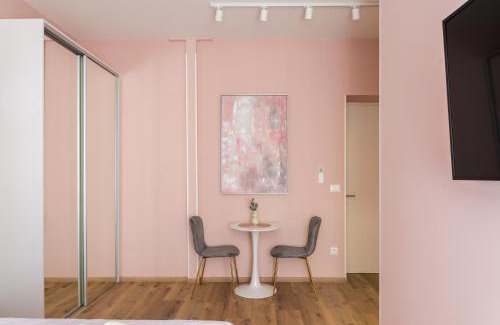 Split Apartment | Center De Lux Studios “ Zara “