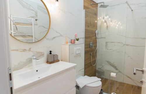 Split Apartment | Center De Lux Studios “ Zara “