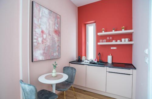 Split Apartment | Center De Lux Studios “ Zara “