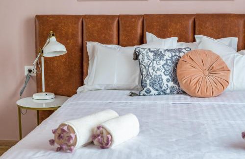 Split Apartment | Center De Lux Studios “ Zara “