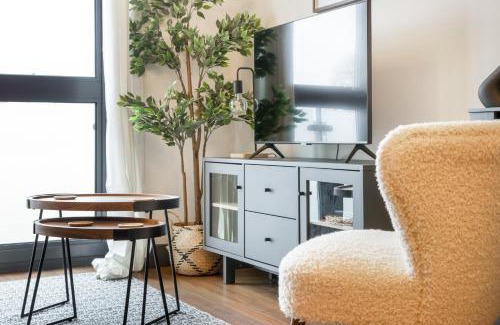 Cheltenham Apartment | Central 1 BD + Sofa Bed in the Heart of Cheltenham!