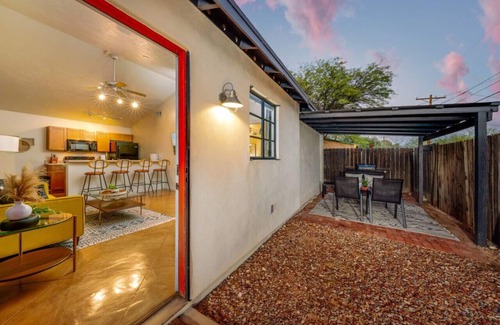 Blenman-Elm House | Central/1 BR & 1 BA/Fenced/Cozy/Guesthouse