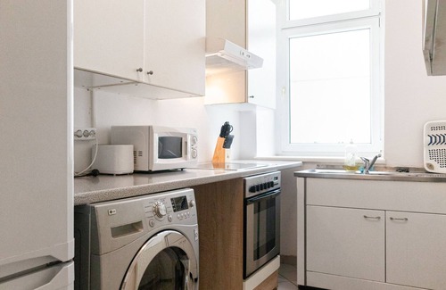 Landstrasse Apartment | Central 3BR shared Apt. Near Rennweg