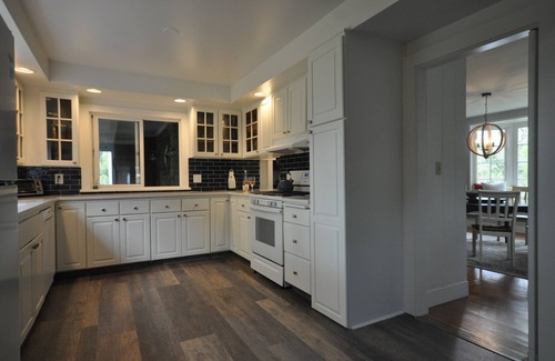 East Chop House | CENTRAL AIR! Quiet East Chop Retreat Walk 2 Town and Beach.