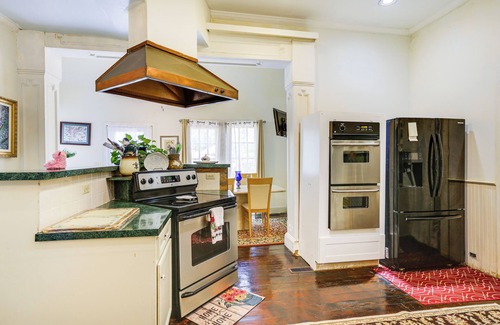 Albany House | Central Albany Home with Covered Porch & Patio!