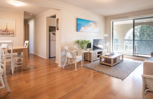 Arncliffe Apartment | Central Arncliffe Abode with Spacious Terrace