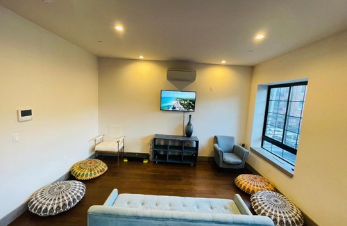 Bedford-Stuyvesant Apartment | Central Brooklyn Loft. 4 stops to Manhattan.