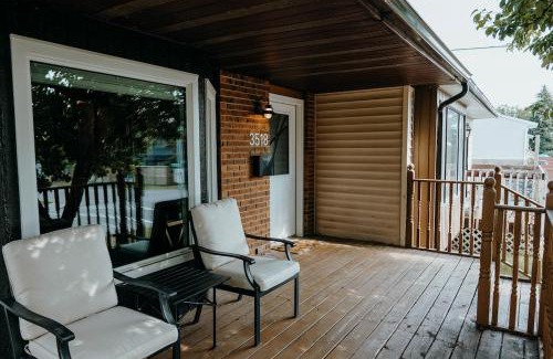 Glenbrook House | Central Calgary & Nearby Mountain Escape - 4 Beds