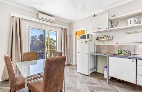 Fremantle Apartment | Central Charm Fremantle 1br Stay