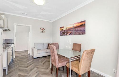 Fremantle Apartment | Central Charm Fremantle 1br Stay