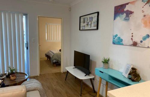 Bentley Apartment | CENTRAL CLOSE SHOPS CITY AIRPORT WIFI NETFLIX PARK