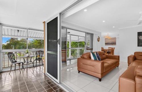 Southport Apartment | Central Located 3 Bedroom Unit in Southport