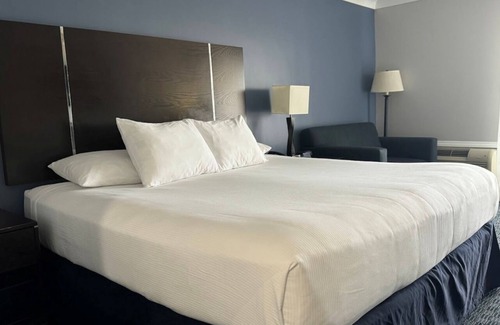 Old Towne Hotel | Central Seal Beach Location – Walk to Beach, Pier, Shops & Restaurants