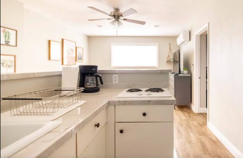Tempe Cottage | Centrally located w/hiking!