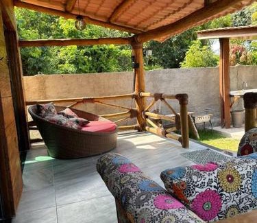 Armacao do Tairu House | Chalé de Madeira, a 60m do mar em condomínio