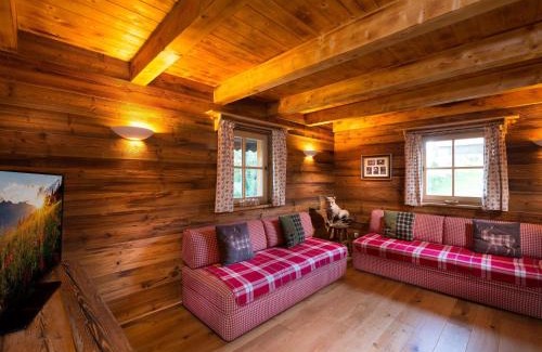 Sankt Martin am Tennengebirge Ski Chalet | Chalet in St Martin with Sauna & Mountain Views