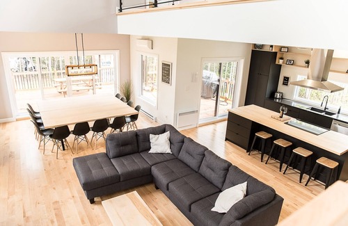 Petite-Riviere-Saint-Francois Ski Chalet | Chalet Le 26 de Charlevoix! Spa, Nature, Billiards, Pets allowed!