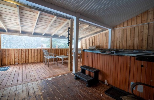 Matawinie Regional County Municipality Apartment | Chalet Synergie|Hot Tub | River & Kayaks |Sleeps 8