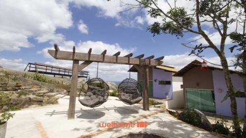Bezerros Ski Chalet | Chale em Serra Negra com vista para montanha